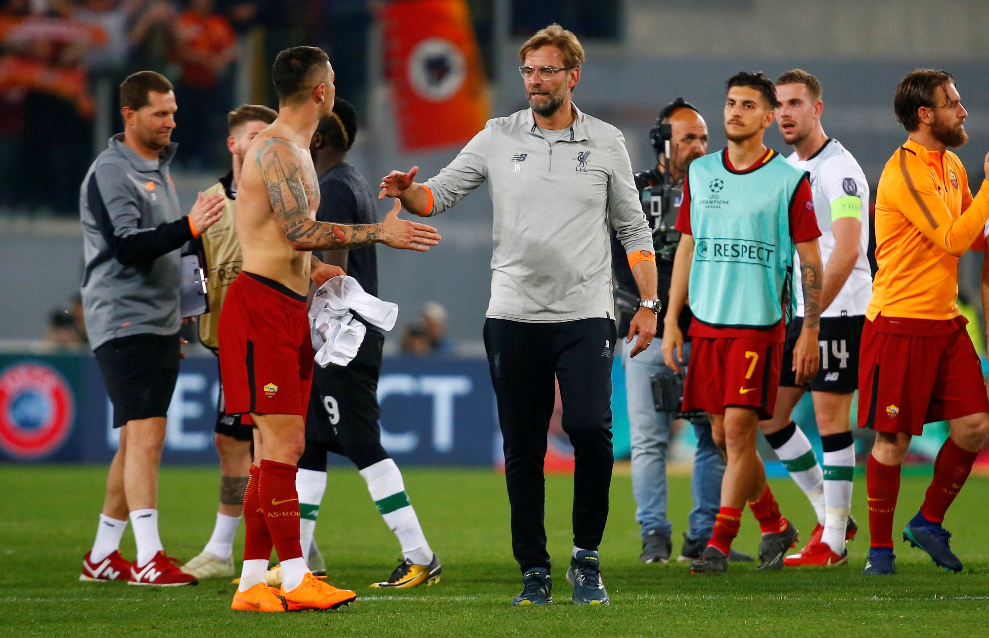 Klopp thừa nhận Liverpool ăn may Roma - Ảnh 3.