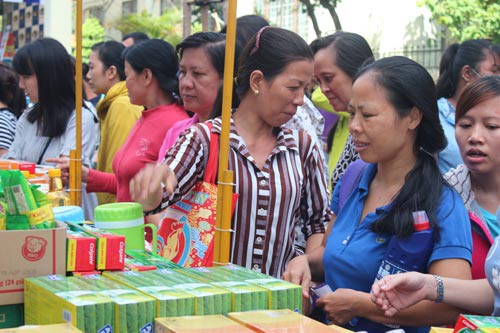 Ấm &aacute;p Th&aacute;ng C&ocirc;ng nh&acirc;n - Ảnh 1.