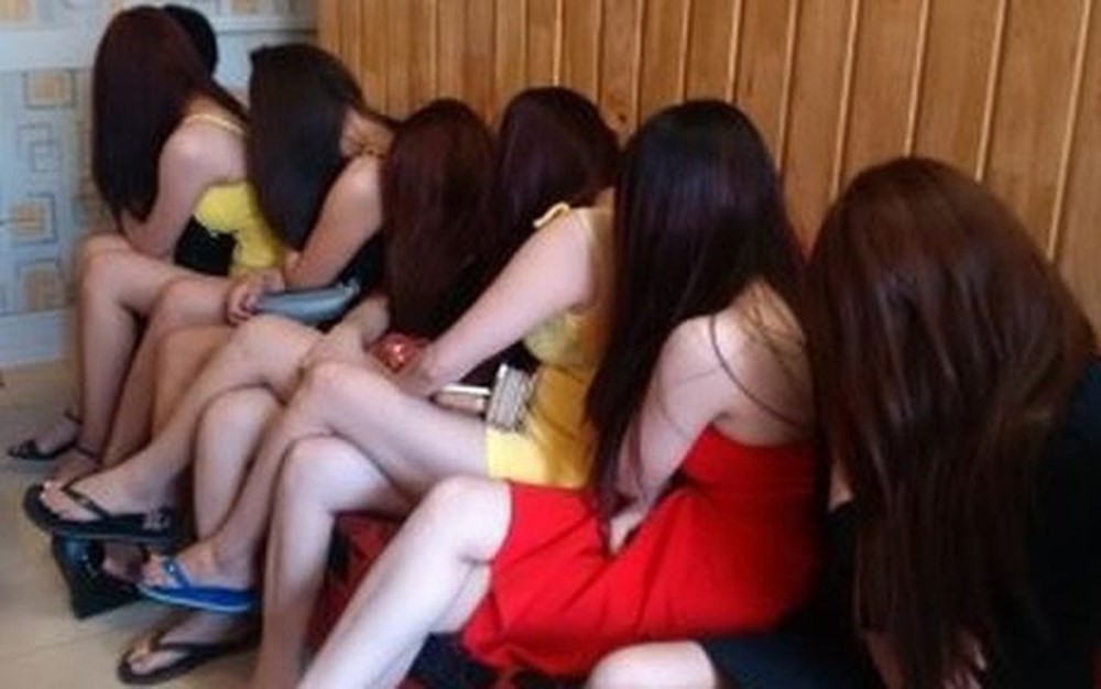 Bảo vệ khách sạn môi giới mại dâm để hưởng 200.000 đồng