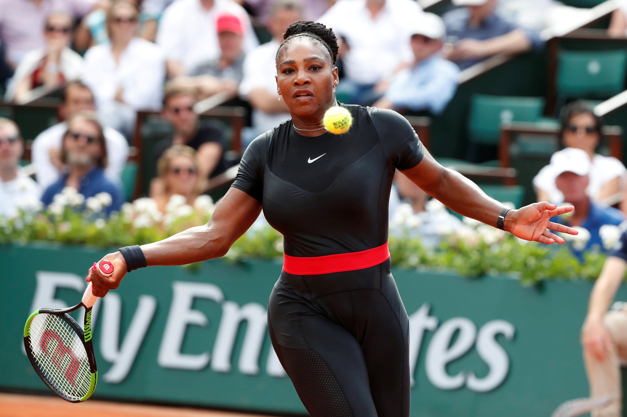 Chấn thương sẽ cướp mất giấc mơ vô địch Wimbledon của Serena Williams - Ảnh 1.