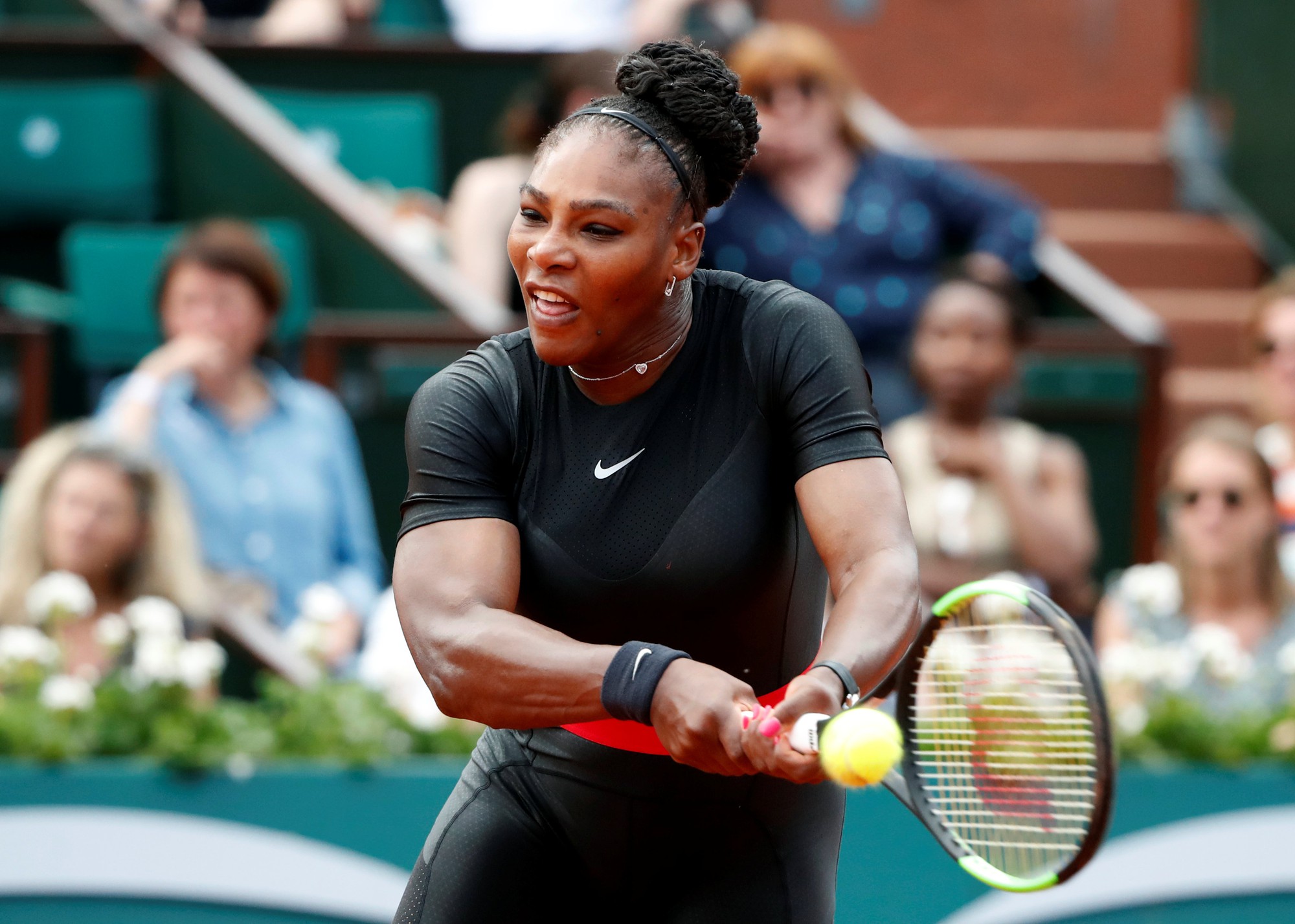 Clip Roland Garros 2018: Sharapova thắng nhọc, Serena h&oacute;a người m&egrave;o - Ảnh 8.