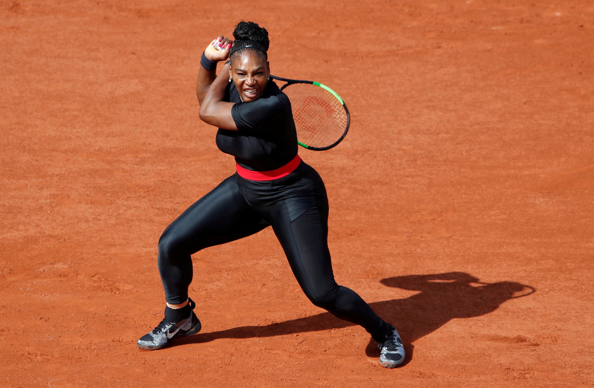 Clip Roland Garros 2018: Sharapova thắng nhọc, Serena h&oacute;a người m&egrave;o - Ảnh 7.