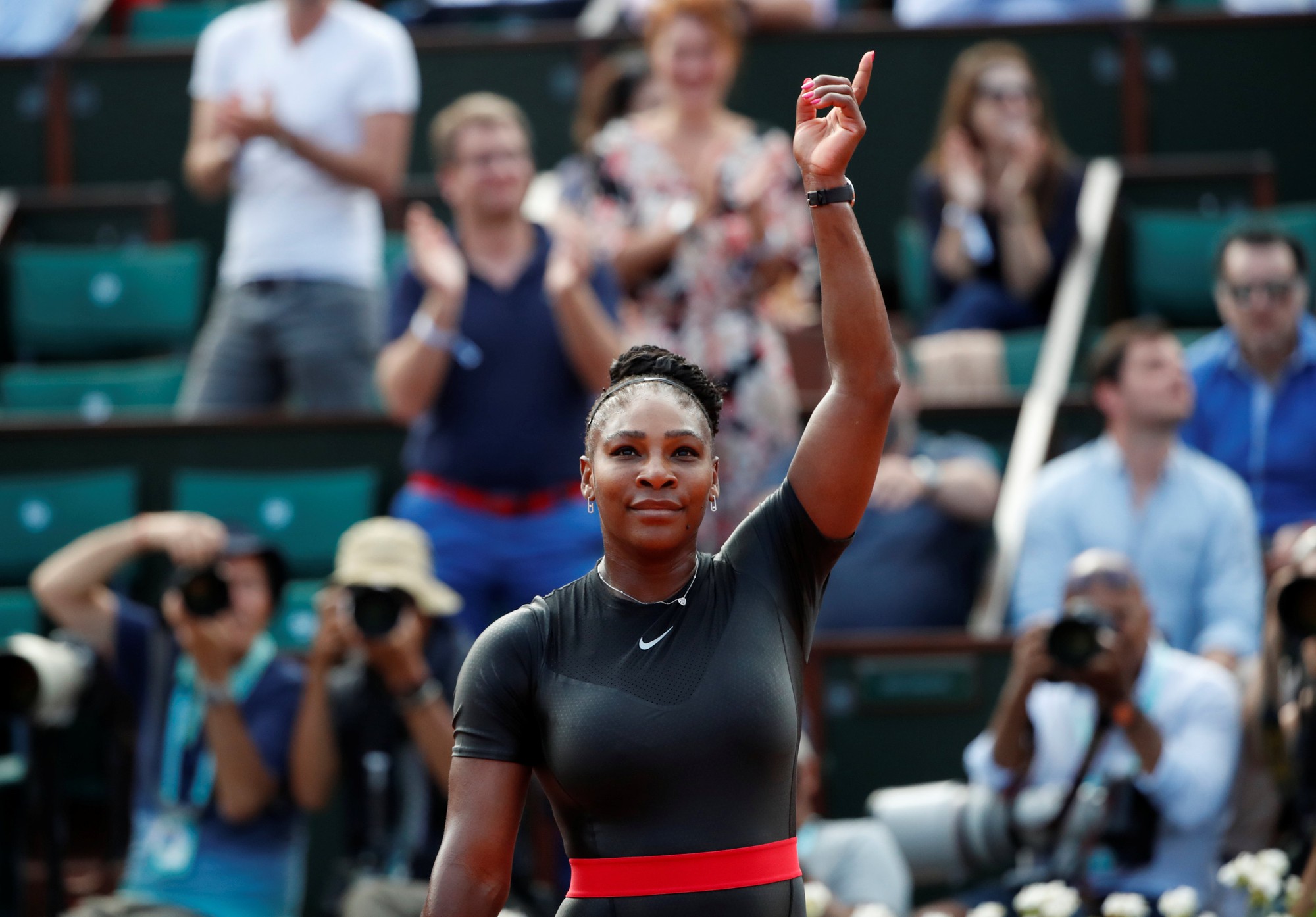 Clip Roland Garros 2018: Sharapova thắng nhọc, Serena h&oacute;a người m&egrave;o - Ảnh 10.