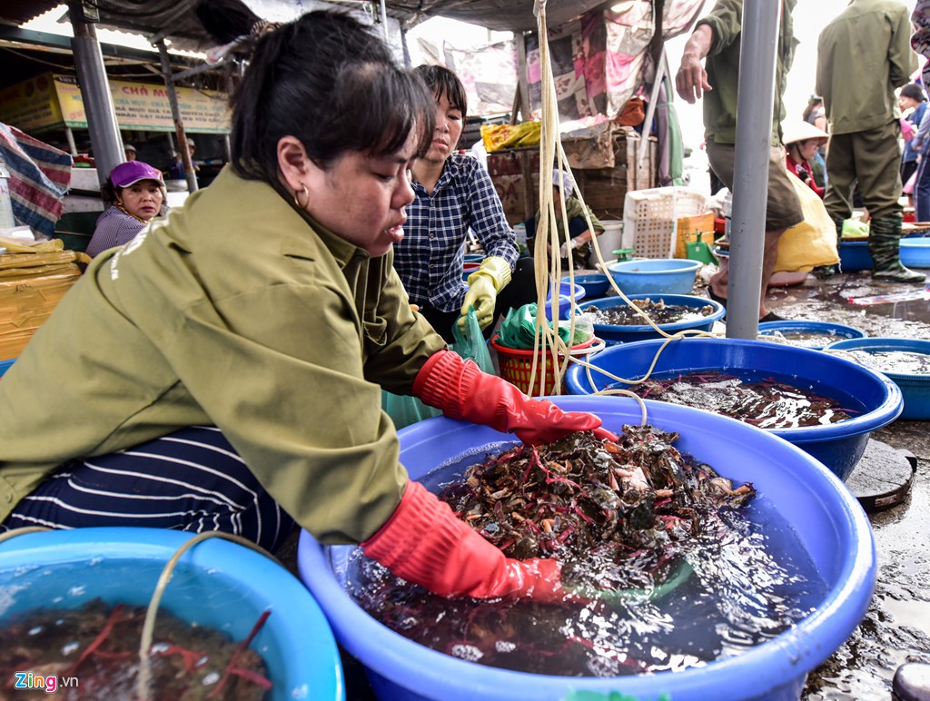 Chợ c&aacute; Bến Do nhộn nhịp l&uacute;c b&igrave;nh minh - Ảnh 6.