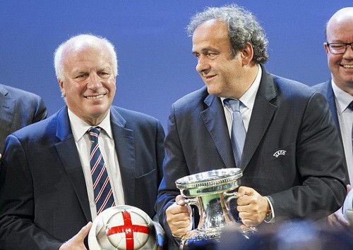 World Cup Qatar 2022 dậy sóng với nghi án FIFA nhận hối lộ - Ảnh 2.