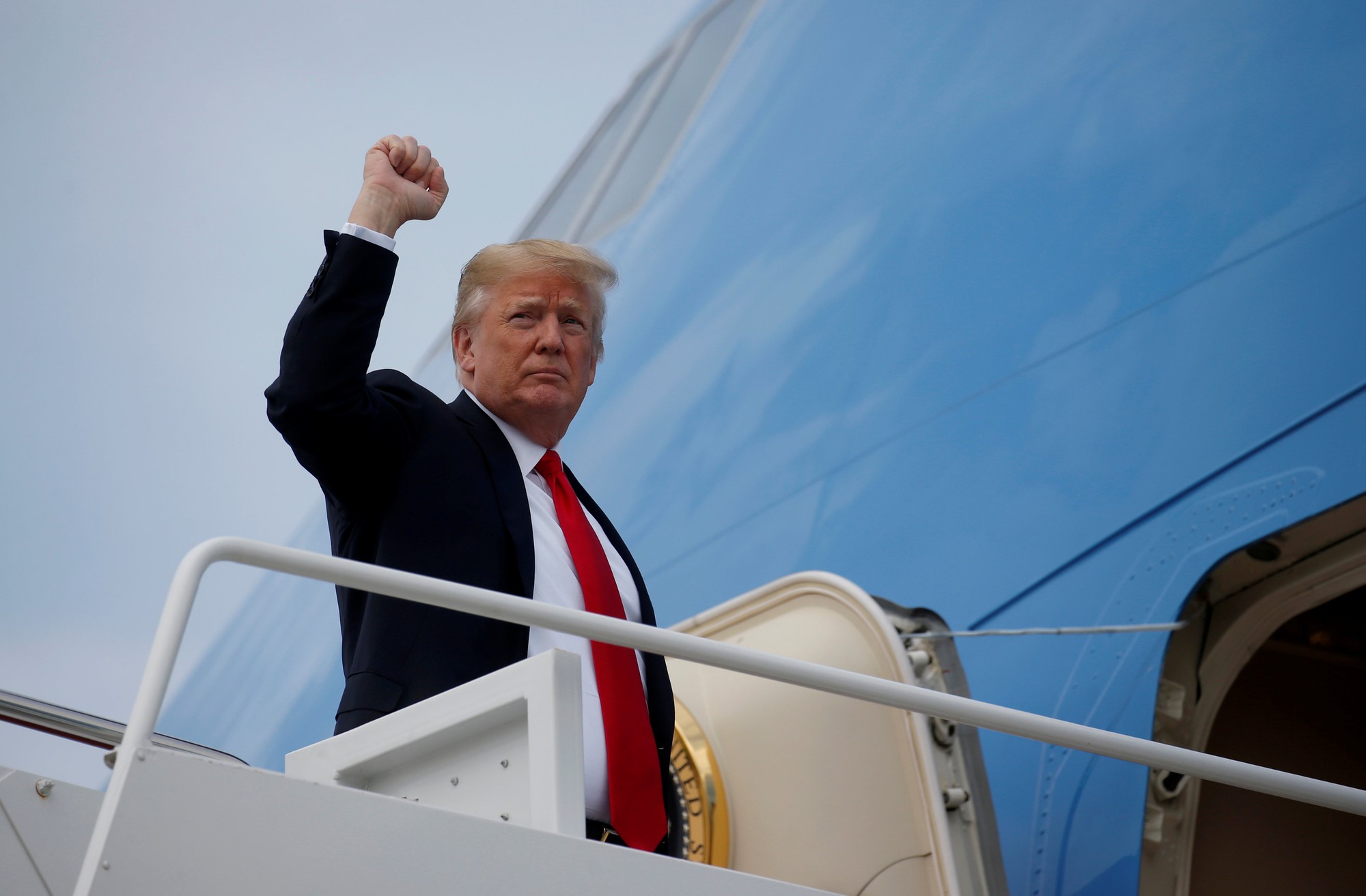 Ông Trump bất ngờ "bẻ gãy" đình chiến thương mại với Trung Quốc