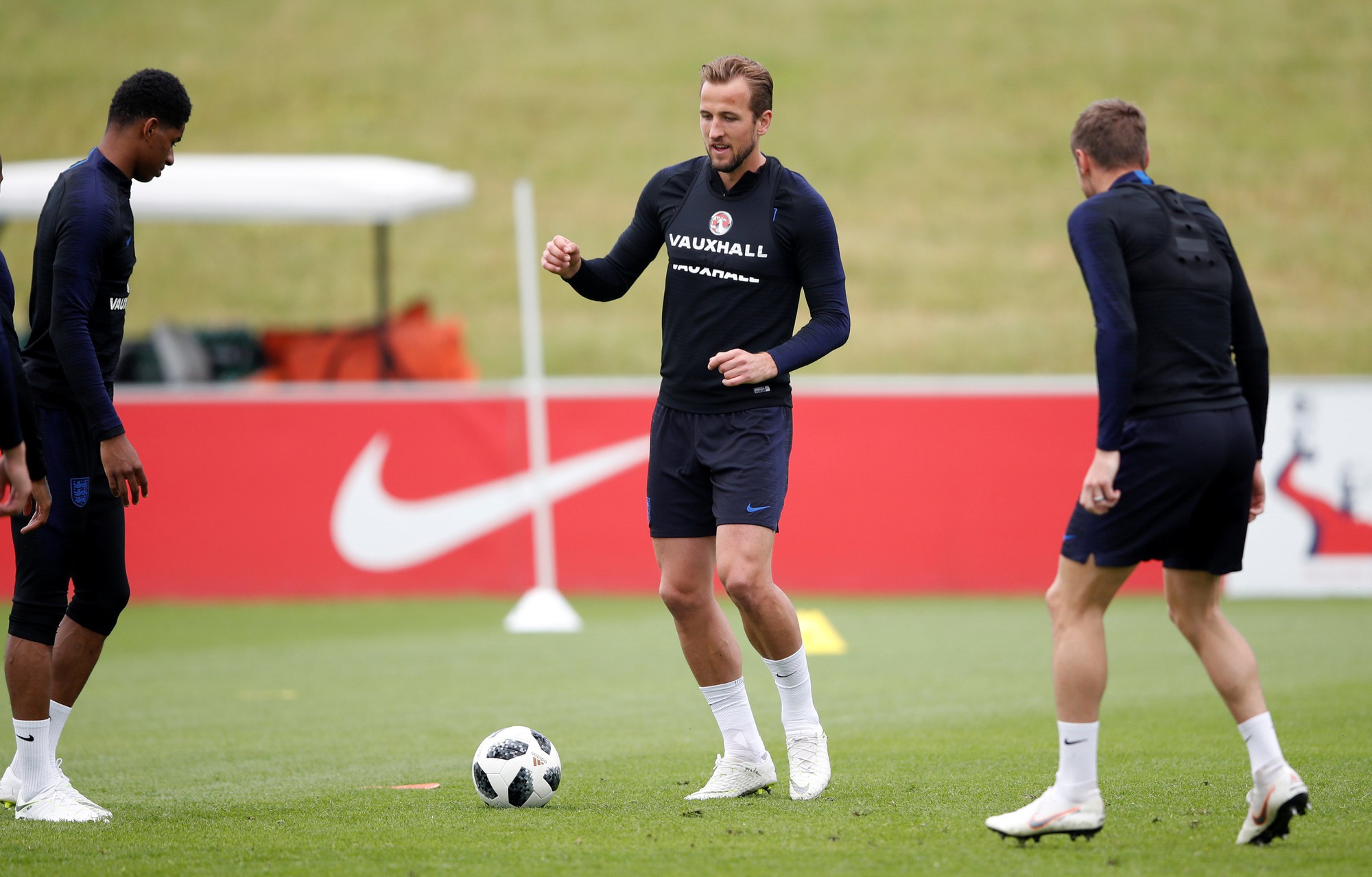 Học theo Pep Guardiola, HLV Southgate đổi mới cách tập luyện tuyển Anh - Ảnh 9.