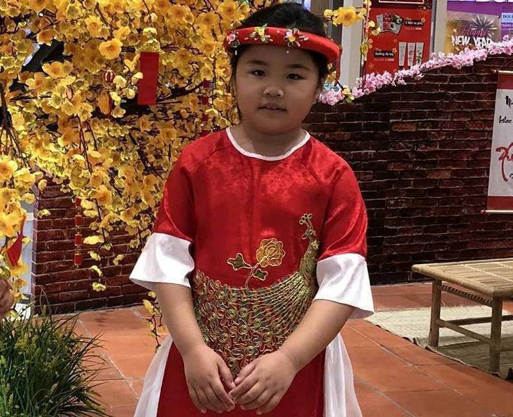 Bé gái "mất tích" bí ẩn ở Công viên Đầm Sen