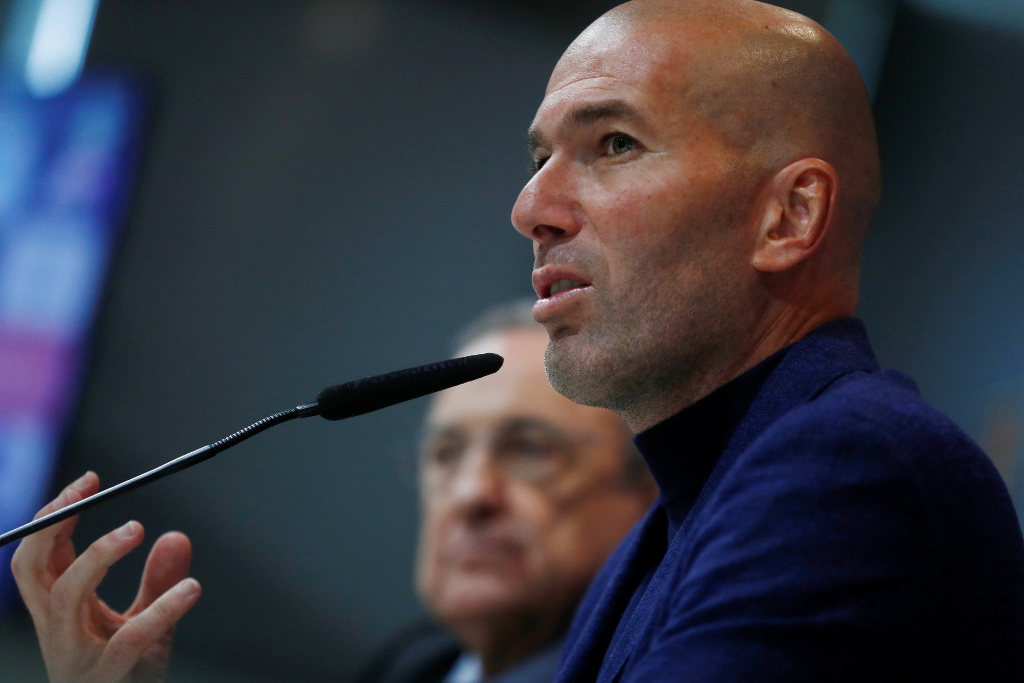 HLV Zidane từ chức, Real Madrid rối ren