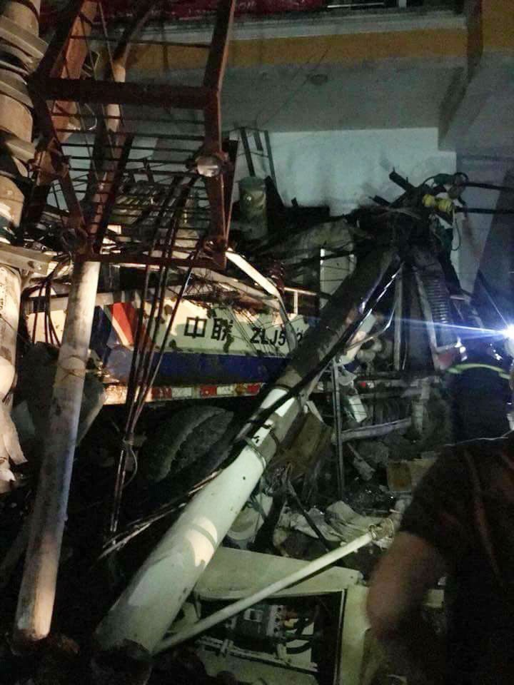 Tai nạn kinh ho&agrave;ng ở C&aacute;t B&agrave;, 4 người thương vong, mất điện diện rộng - Ảnh 3.
