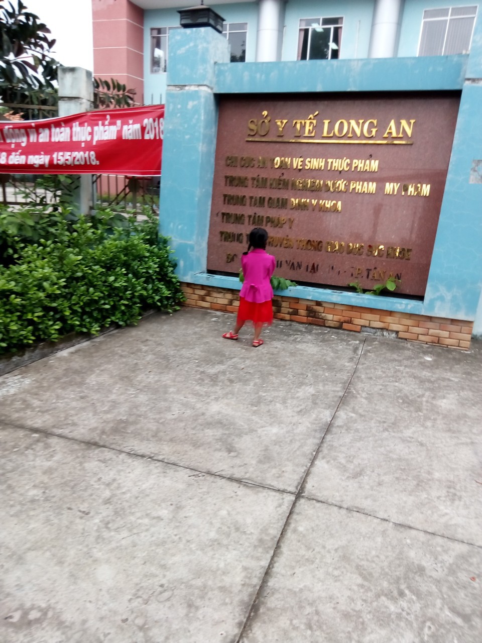 Điều tra vụ bé gái học mẫu giáo bị bạn đâm vào vùng kín
