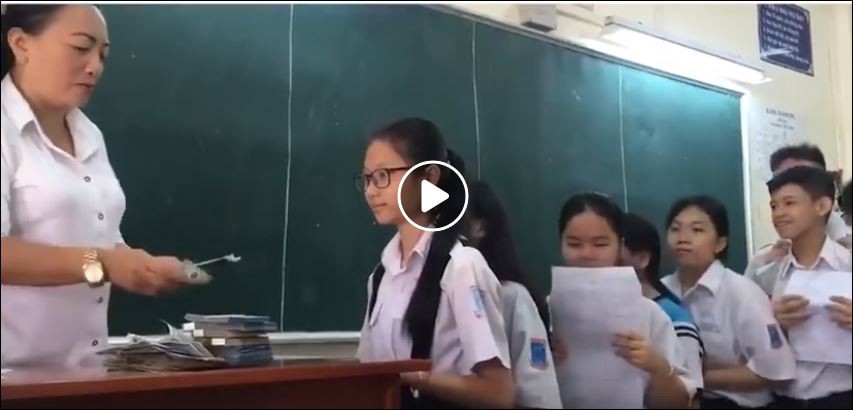 Từ clip xếp h&agrave;ng nhận tiền thưởng: C&ocirc; gi&aacute;o d&agrave;nh 3 triệu mỗi th&aacute;ng để thưởng n&oacute;ng - Ảnh 1.