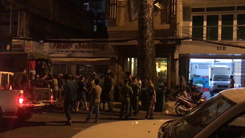 Bắt quả tang tiếp vi&ecirc;n sexy trong nh&agrave; h&agrave;ng Ruby ở S&agrave;i G&ograve;n - Ảnh 2.