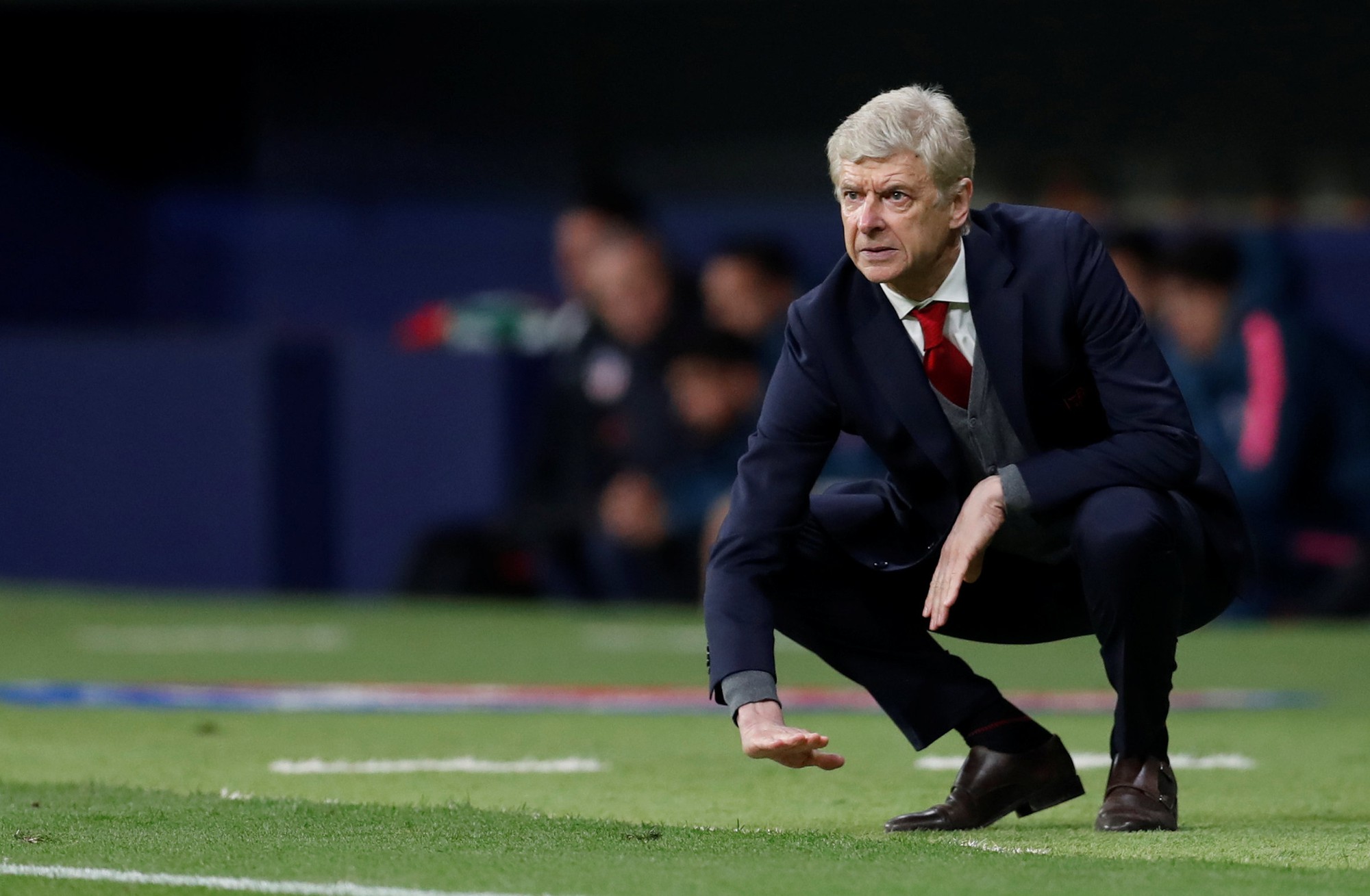 HLV Wenger: T&ocirc;i đau buồn khi phải ra đi theo c&aacute;ch n&agrave;y - Ảnh 3.