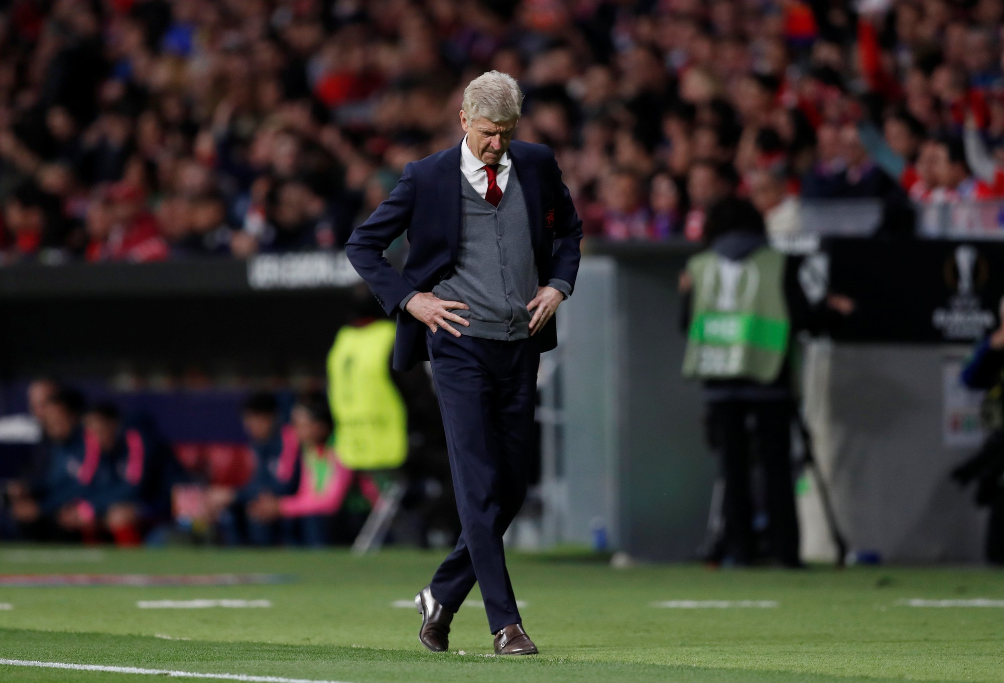 HLV Wenger: T&ocirc;i đau buồn khi phải ra đi theo c&aacute;ch n&agrave;y - Ảnh 2.