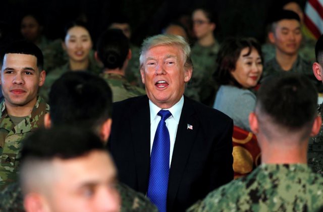 Tổng thống Trump yêu cầu xem xét rút quân khỏi Hàn Quốc