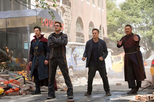 "Avengers: Infinity War": Xứng tầm "bom tấn"!