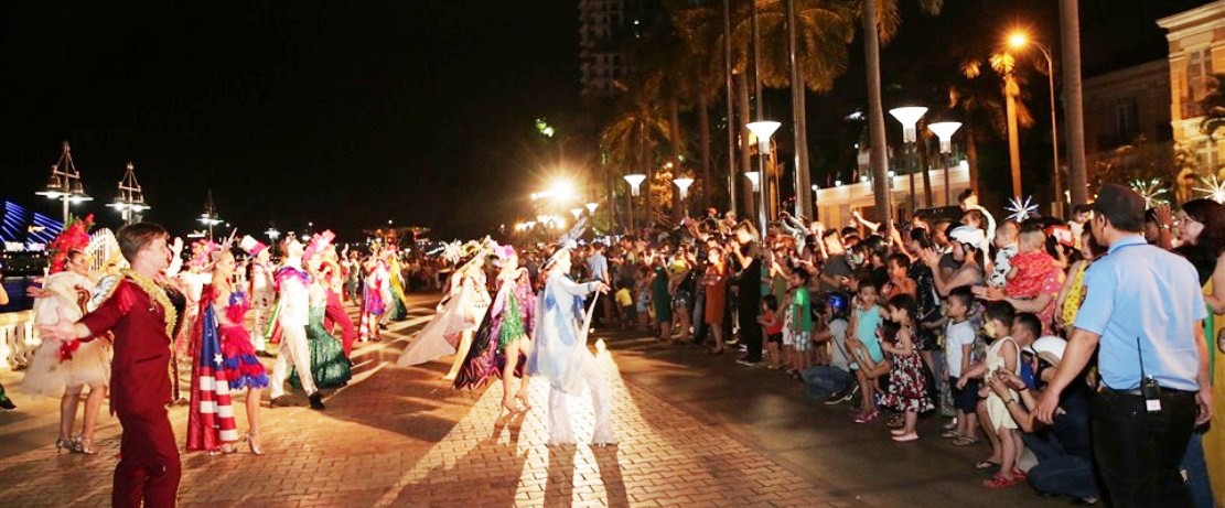 Hàng vạn người hòa nhịp cùng đêm Carnaval đường phố DIFF 2018 Đà Nẵng - Ảnh 6.