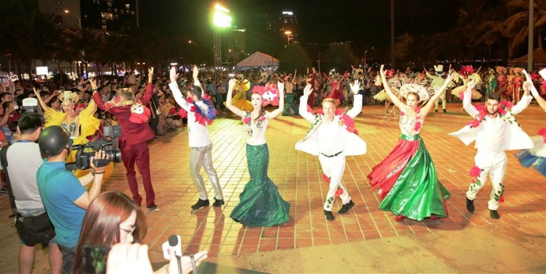 Hàng vạn người hòa nhịp cùng đêm Carnaval đường phố DIFF 2018 Đà Nẵng - Ảnh 9.