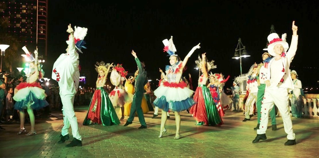 Hàng vạn người hòa nhịp cùng đêm Carnaval đường phố DIFF 2018 Đà Nẵng - Ảnh 17.