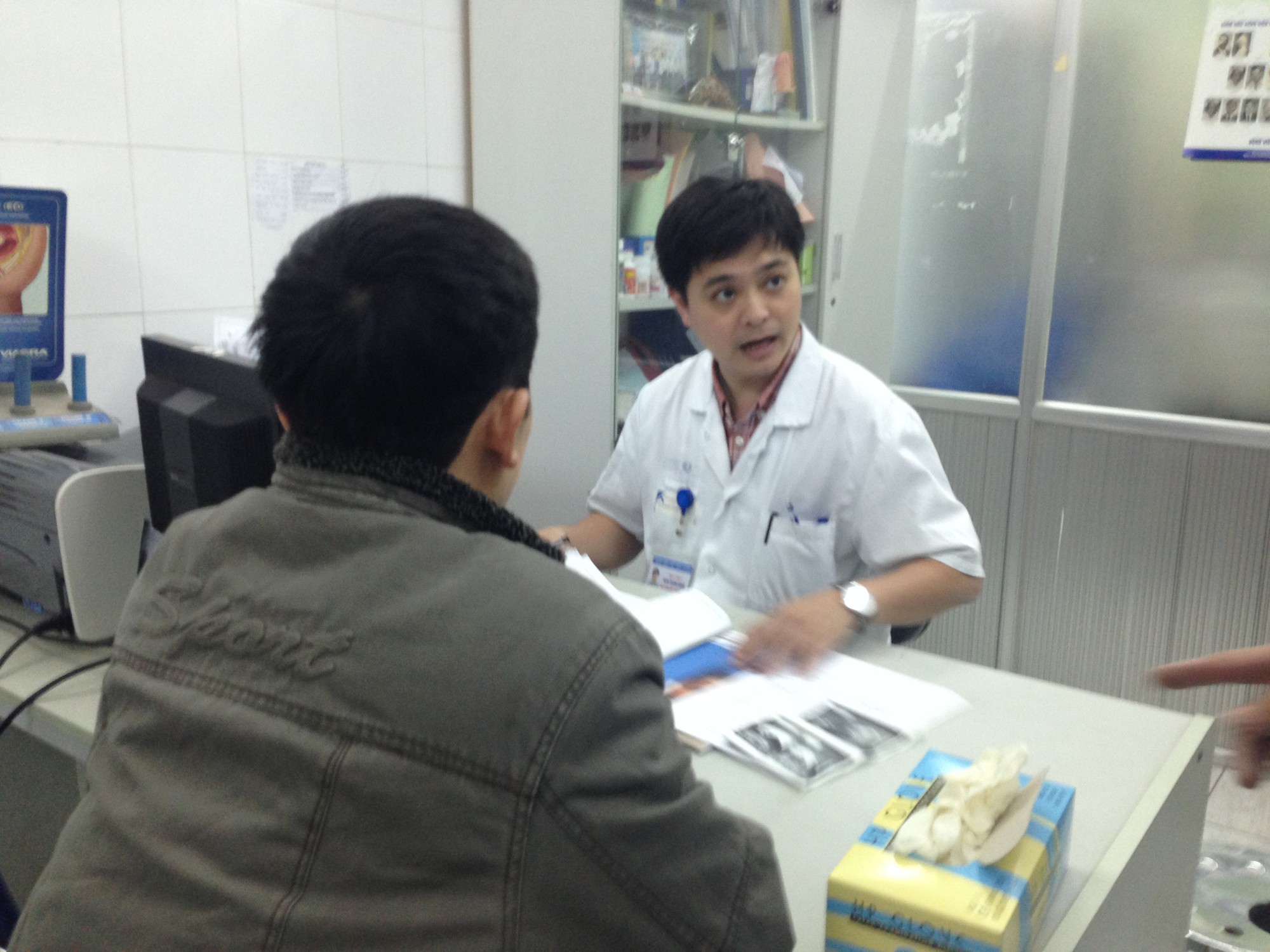 Vợ quá "sung", quý ông "đuối sức" cầu cứu bác sĩ