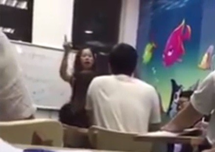 Cô giáo nói học viên "óc lợn": Trung tâm tiếng Anh "dạy chui"