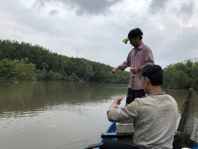 Săn cá ngát đêm ở Sài Gòn - Ảnh 6.