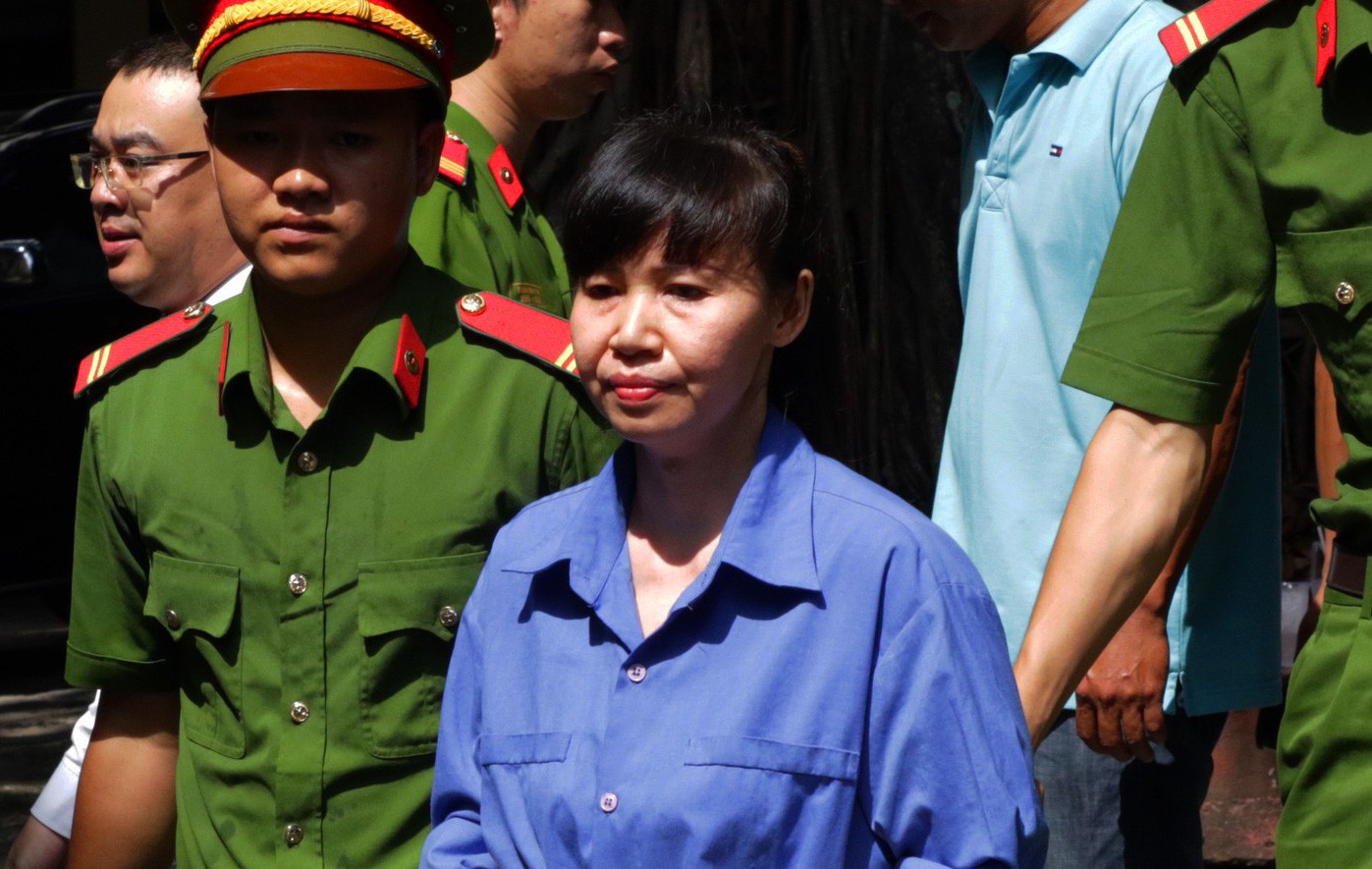 Thợ hớt tóc "mượn" hàng trăm tỉ của nữ đại gia Sài Gòn