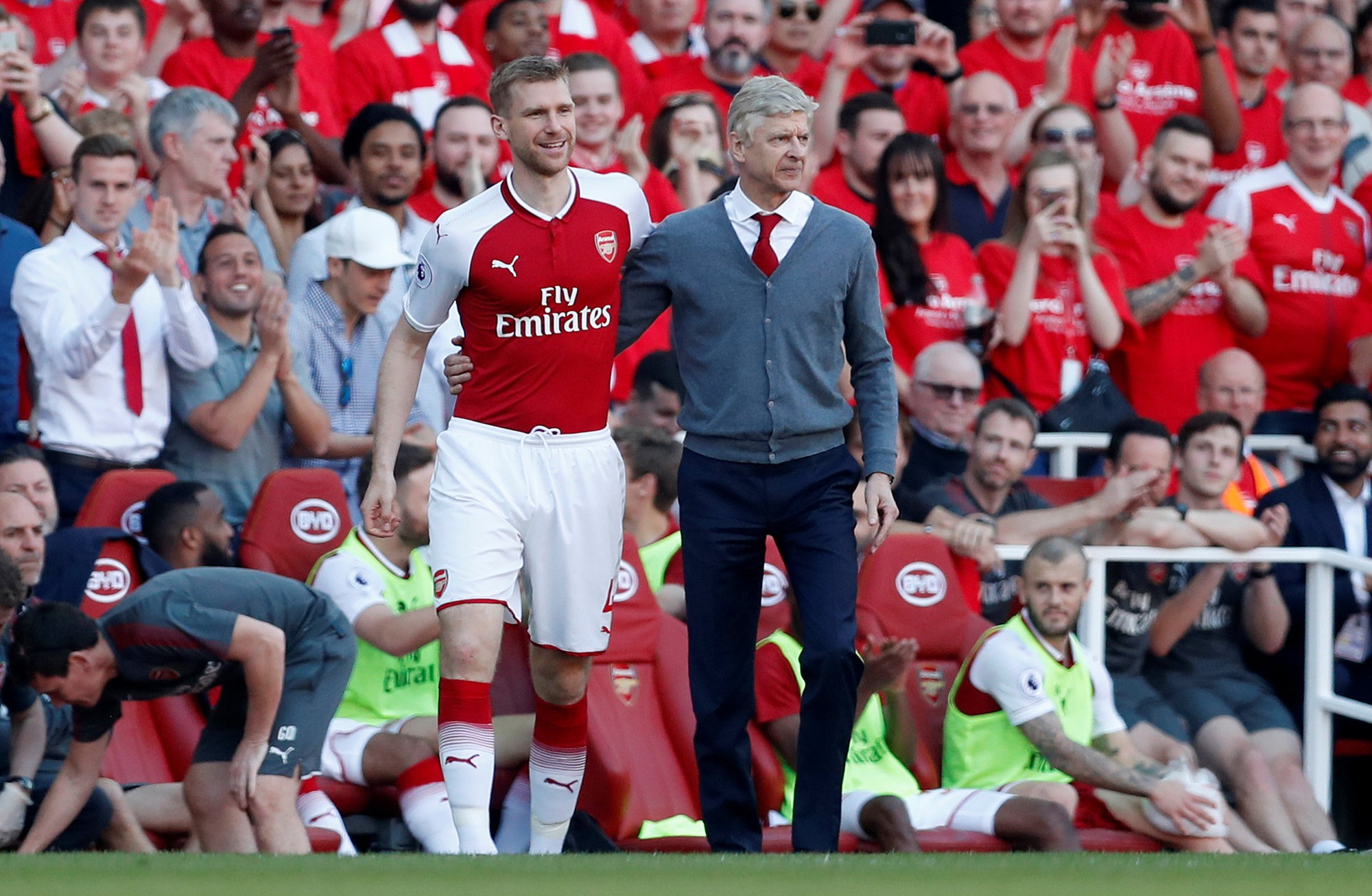 HLV Wenger vẫn còn lưu luyến trước giờ chia tay - Ảnh 1.