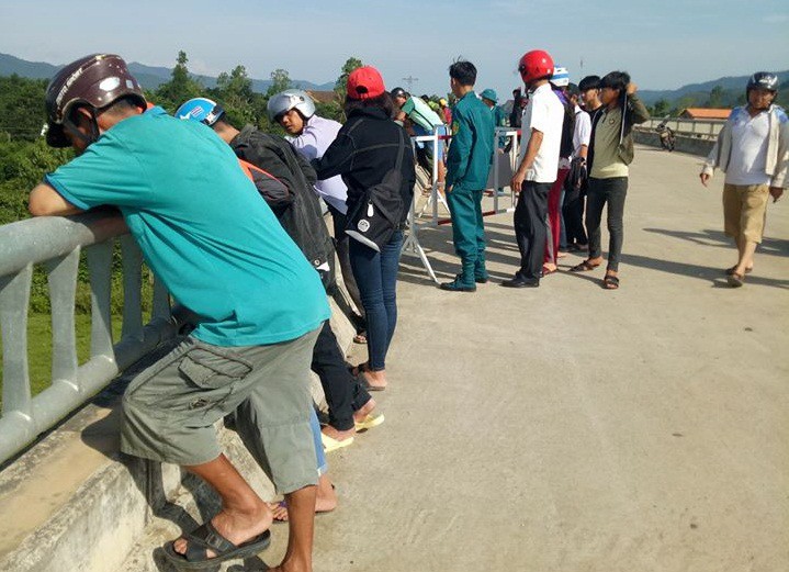 Ph&aacute;t hiện nam thanh ni&ecirc;n tử vong bất thường dưới gầm cầu - Ảnh 1.