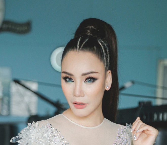 Ca sĩ Hồ Quỳnh Hương:  Gạ tình, nếu có, phải từ hai phía