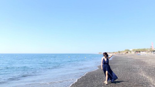 C&ocirc; g&aacute;i H&agrave; Nội đi từ thất vọng đến bất ngờ khi gh&eacute; Santorini - Ảnh 1.