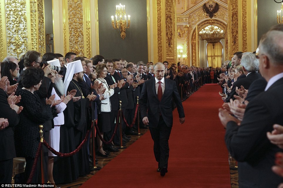 &Ocirc;ng Putin cảm ơn &ocirc;ng Medvedev, tiết lộ mục ti&ecirc;u quan trọng - Ảnh 3.