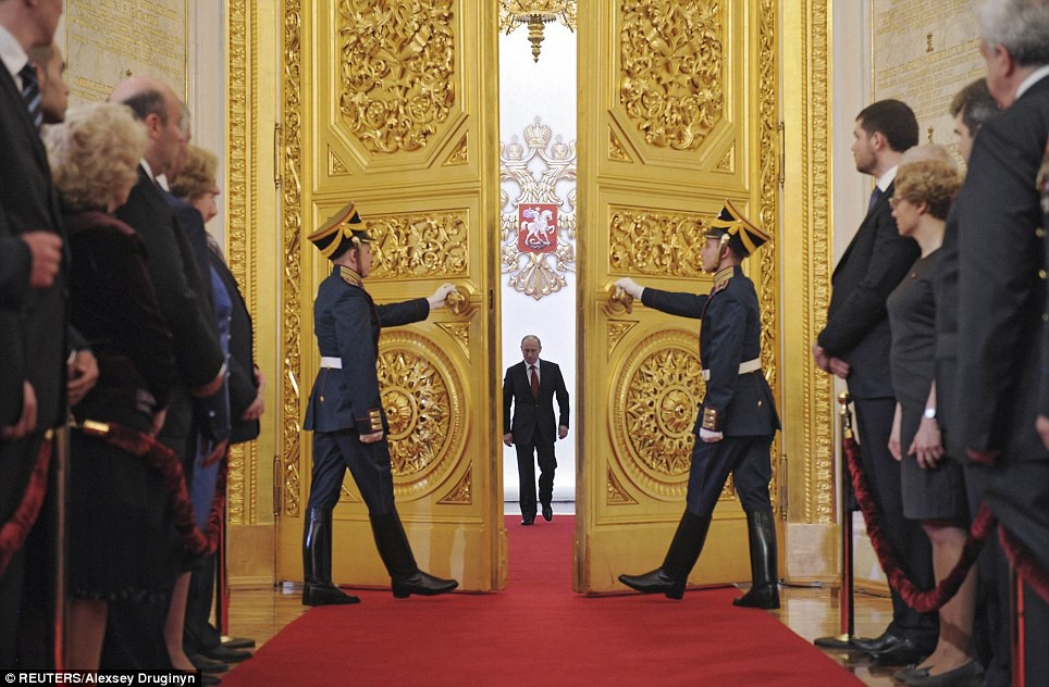 &Ocirc;ng Putin cảm ơn &ocirc;ng Medvedev, tiết lộ mục ti&ecirc;u quan trọng - Ảnh 2.