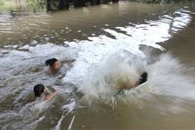 Lao theo dòng nước cứu bạn, 2 người cùng tử vong