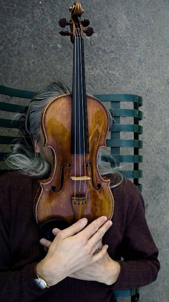 St&eacute;phane Trần Ngọc giản dị chơi đ&agrave;n triệu đ&ocirc; - Ảnh 2.