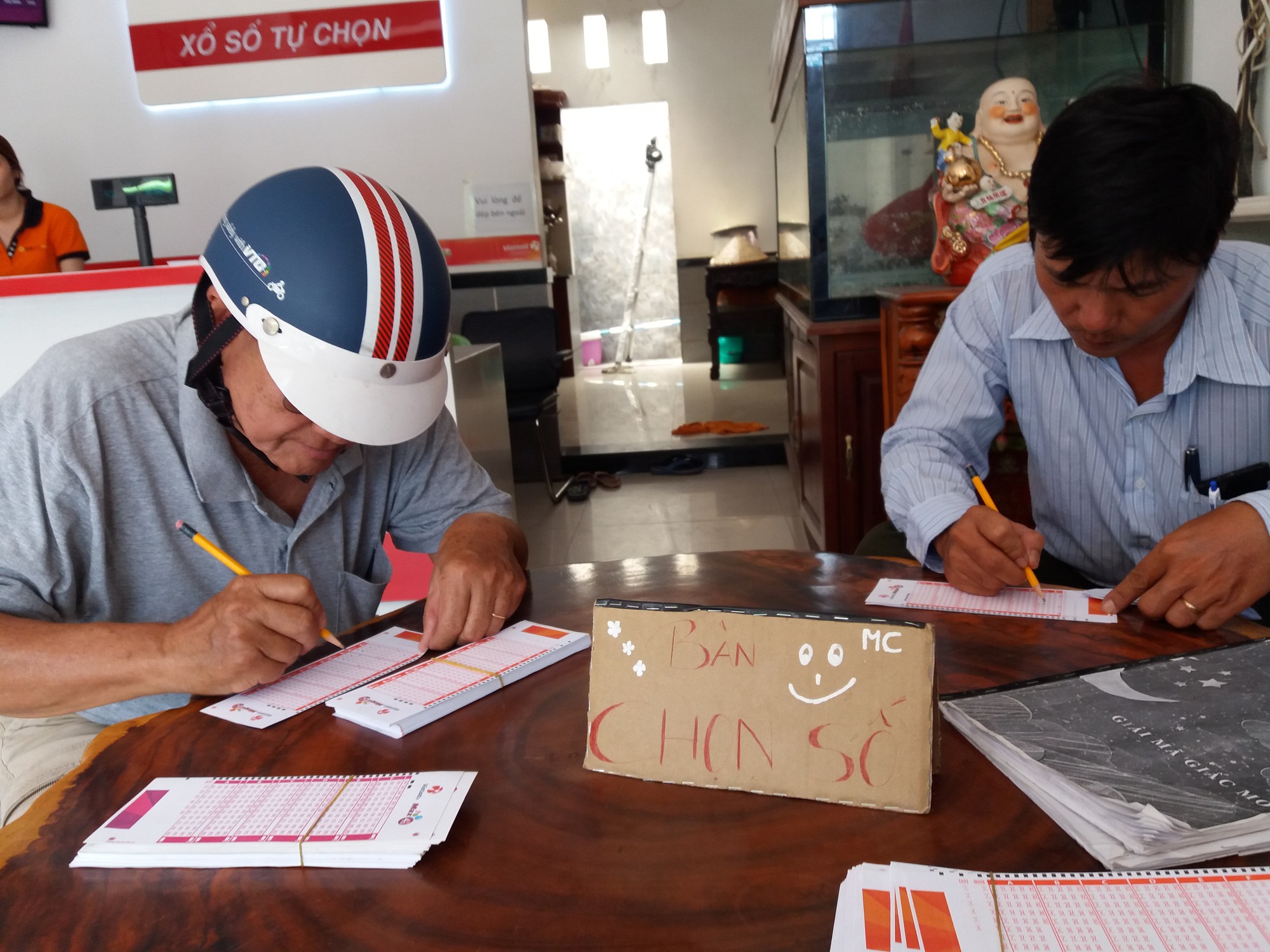 Điểm bán vé Vietlott có thể nhận dạng người trúng gần 304 tỉ đồng?