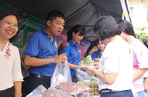 Người lao động được mua rau sạch
