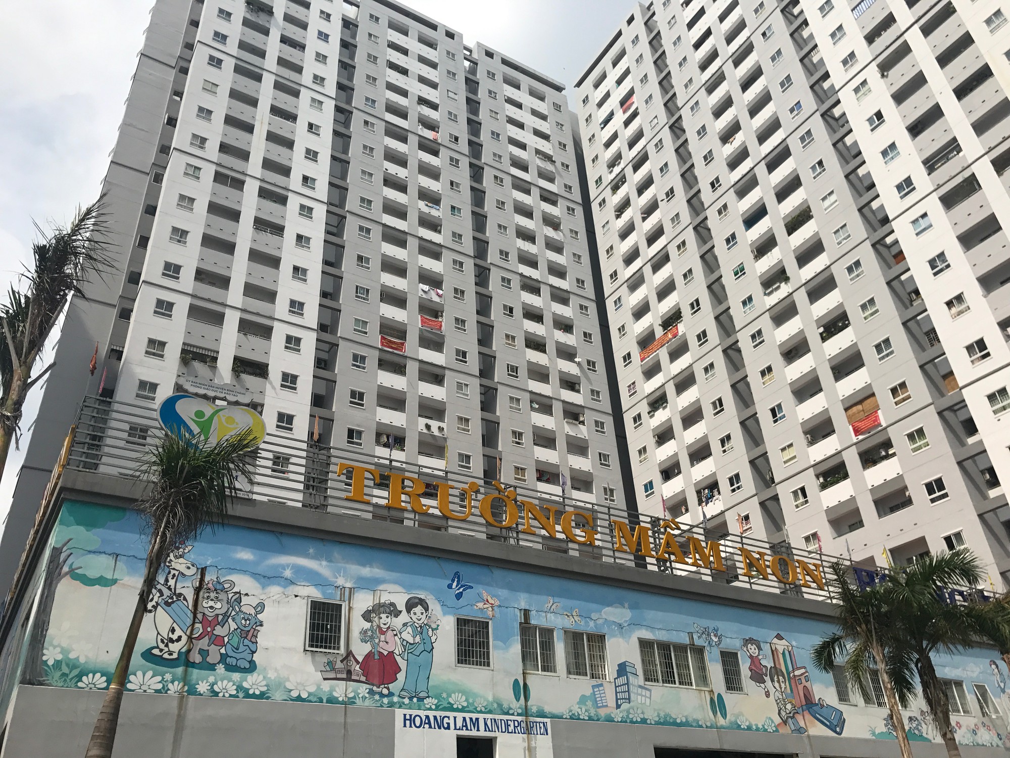 Y&ecirc;u cầu đ&oacute;ng cửa trường mầm non l&agrave; b&atilde;i xe chung cư HQC Plaza - Ảnh 1.
