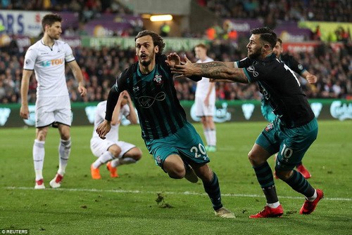 Swansea trắng tay trước Southampton, West Brom rớt hạng