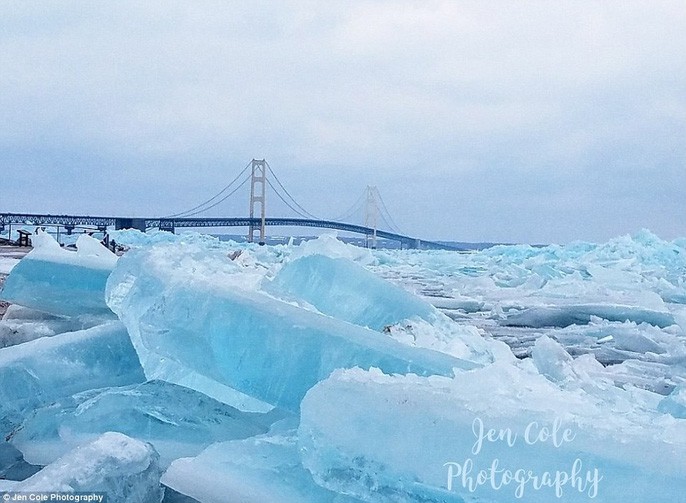 Cực quang tuyệt đẹp bao phủ cầu Mackinac nổi tiếng - Ảnh 6.