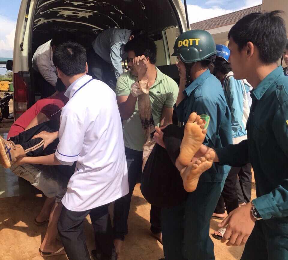 Cứu bạn rơi xuống hồ, 4 học sinh chết đuối thương tâm
