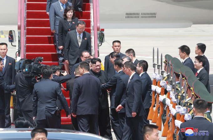 &Ocirc;ng Kim sang Trung Quốc, ngoại trưởng Mỹ đến Triều Ti&ecirc;n - Ảnh 7.