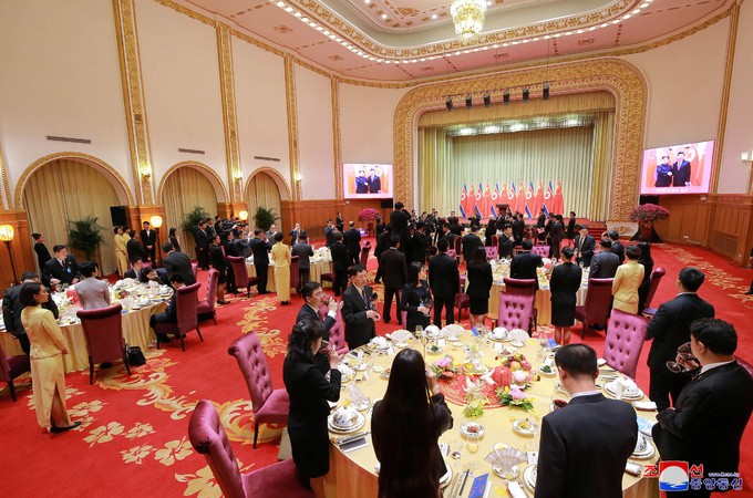 &Ocirc;ng Kim sang Trung Quốc, ngoại trưởng Mỹ đến Triều Ti&ecirc;n - Ảnh 10.