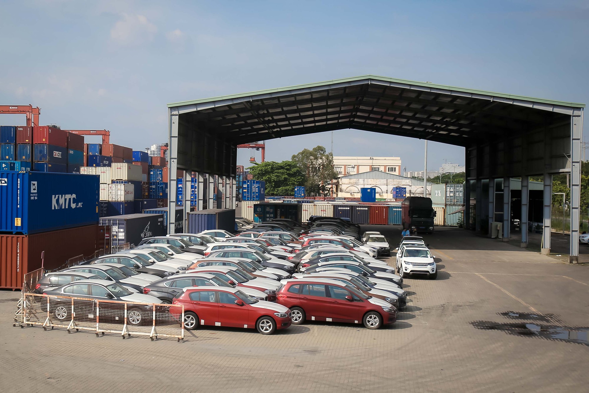 118 container xe BMW "vô chủ" ở cảng Cái Mép