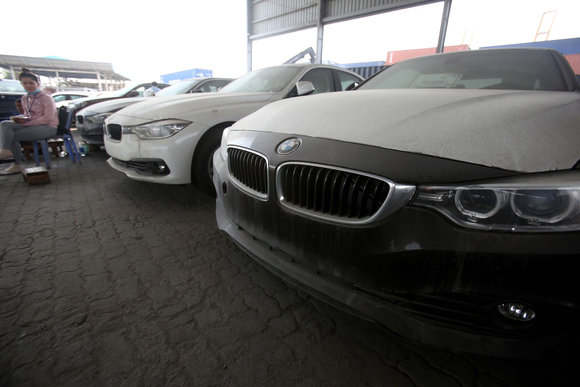 118 container xe BMW vô chủ ở cảng Cái Mép - Ảnh 1.