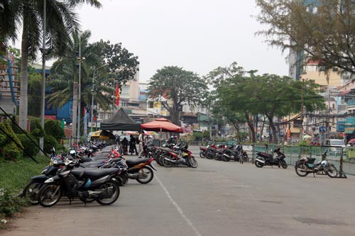 Tổng rà soát bãi giữ xe vỉa hè - Ảnh 1.
