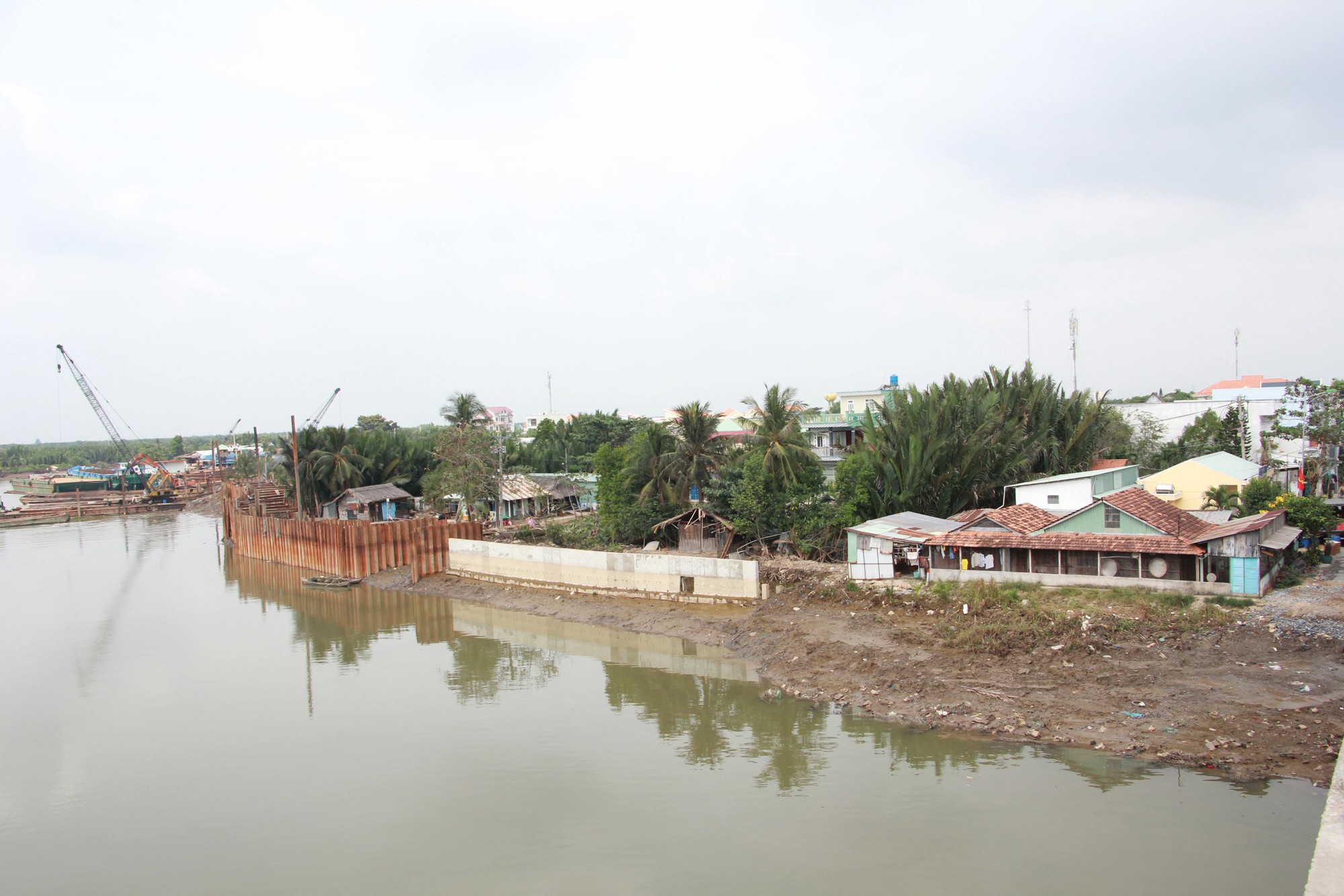 Dự án chống sạt lở lo trễ hẹn