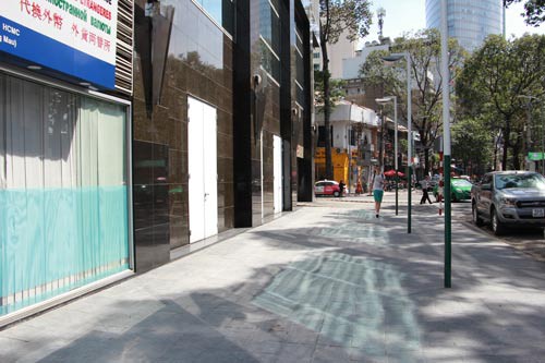 Sao cứ muốn vỉa hè gánh bãi giữ xe?
