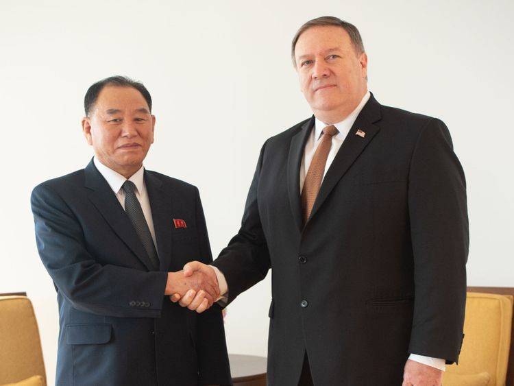 &Ocirc;ng Kim Jong-un ph&aacute;i người chuyển thư ri&ecirc;ng cho Tổng thống Trump - Ảnh 2.